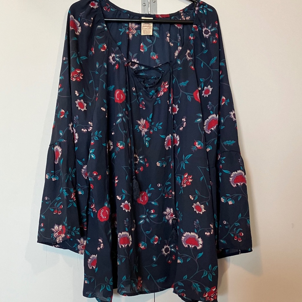 🎉 NWT Faded Glory Navy Floral Peasant Blouse with Bell Sleeves